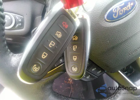 2017 Ford Escape Titanium z USA, uszkodzony, nr VIN 1FMCU0J9XHUC14377